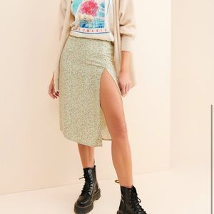 Long skirt with slit